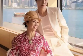 范丞丞嘟嘴亲吻71岁妈妈，生图状态看呆网友