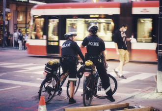 法官发飙：多伦多检察官施压警员被当众打脸，案子直接撤销