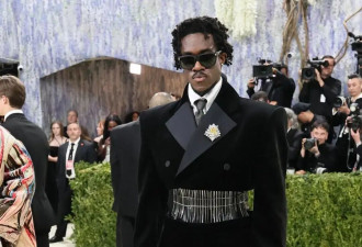 Met Gala 上的男人，居然都穿得挺好的！