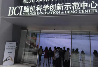 强脑科技韩璧丞：从脑机接口，到脑接世界