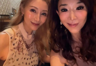 55岁李嘉欣近照曝光，金发造型重回巅峰