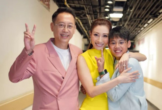 55岁李嘉欣近照曝光，金发造型重回巅峰