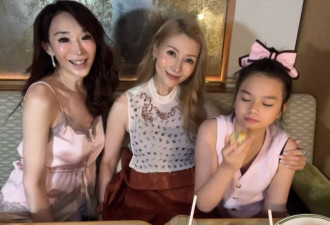 55岁李嘉欣近照曝光，金发造型重回巅峰