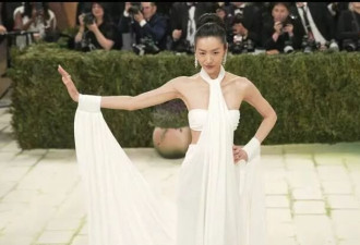 刘雯14年连登MetGala，38岁活成时尚圈大女主