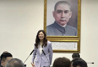 郑丽文主动和解 “负荆请罪”当面向韩国瑜道歉