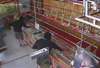 2名中国游客旅费耗尽 持枪打劫泰国金店 结果…