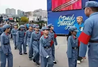是谁组织中国小学生参加海参崴“胜利曾孙”庆典？