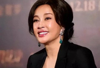75岁刘晓庆再爆大瓜！和助理同居6年未离婚