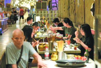 深圳火锅店特招985、211毕业生 引发热议
