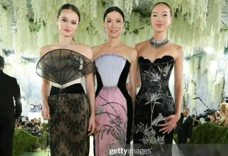 邓文迪带两个女儿亮相，这次真赢麻了！
