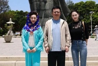 朱军夫妻同游福建 56岁谭梅裹着特色纱巾像30岁