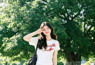 夏季就该穿“小白裙” 与短上衣搭配真的美炸了
