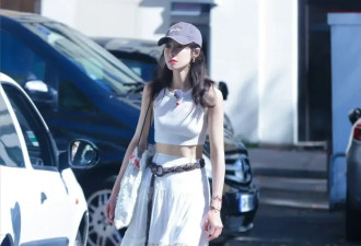 夏季就该穿“小白裙” 与短上衣搭配真的美炸了