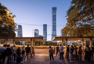 痛吻offer大楼正在成为最流行的打工人玄学