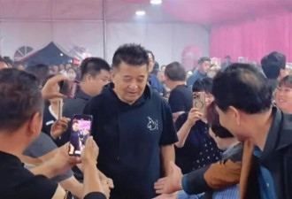 毕福剑现状：从央视退休，现身农村频繁接商演