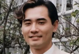 65岁赵文瑄宁波集市被偶遇，白发发福买早餐