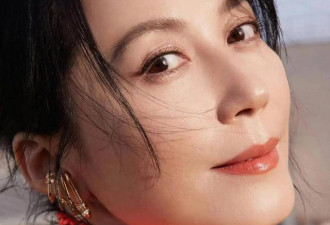 54岁俞飞鸿比基尼旧照翻红，内娱女星集体沉默