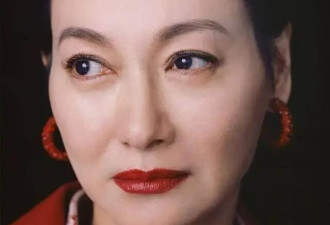 被男友骗光积蓄，40岁自杀未遂，如今60岁不婚不育却活成豪门