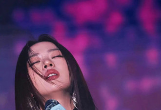 单依纯草莓音乐节杀疯了！白裙美到封神