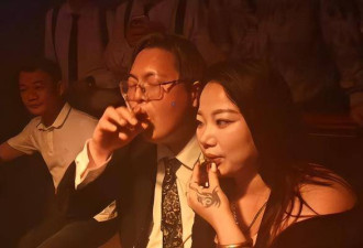 向佑新女友大10岁，过往被扒，向太坚决不认