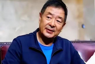 72岁濮存昕夜里用布条，和老年痴呆症母亲系在一起，就像脐带一样