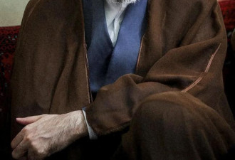 伊朗最高领袖穆杰塔巴摔倒 伤情披露
