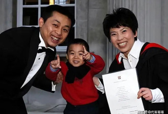53岁邓亚萍近况曝光！嫁给林志刚婚姻幸福，如今儿子成为她的骄傲