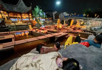 “横漂”消亡史：有人用AI，500块买走他们的脸