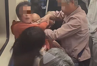 上海地铁2老者与女子抢座 扯头发兼吐口水爆冲突