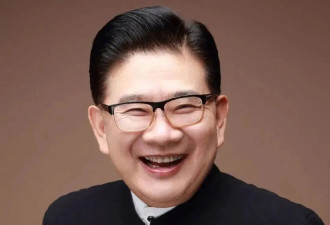 原来曹可凡老婆是她，怪不得丈夫火遍全国，真是娶一个贤妻旺三代