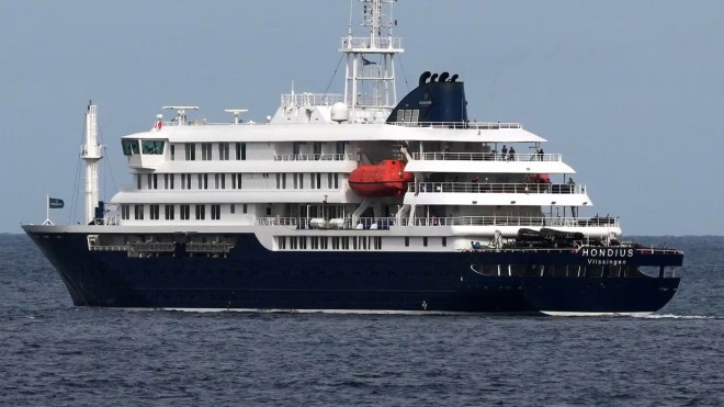 MV Hondius 邮轮驶离 Praia 港口