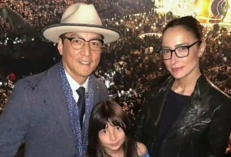 当13年贤妻良母后，吴彦祖48岁混血超模妻子回归时尚圈：一句话戳中无数妈妈