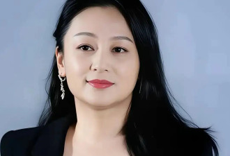陈凯歌眼光真绝！58岁陈红穿微透上衣身材丰腴，看脸还像30出头