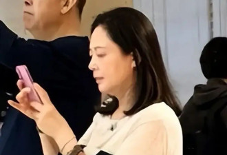 陈凯歌眼光真绝！58岁陈红穿微透上衣身材丰腴，看脸还像30出头