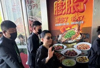 梁朝伟五一现身南京！本人个子好矮 小小一只 但…