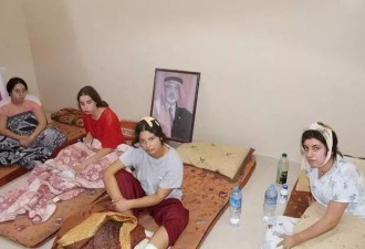 以色列幸存人质泪诉遭性侵虐待，女孩被迫与绑匪“结婚”