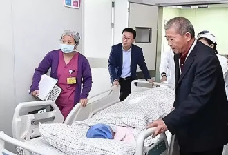 67岁执意生娃，如今卧床 小天赐为父母的决定买单