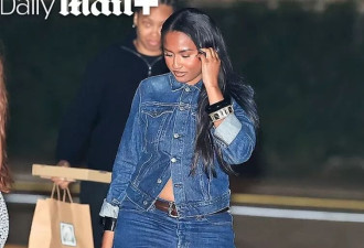 奥巴马两个女儿久违露面，身形反差大引网友热议