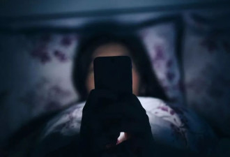 作家靠AI写小说月入上万，有天发现AI“对她不忠”