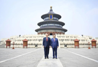 详讯：习近平同美国总统特朗普参观天坛
