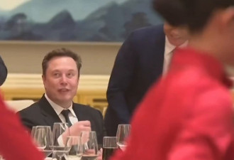 视频：小米创始人雷军现身国宴 与马斯克自拍