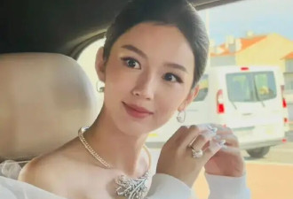 周也穿抹胸裙亮相戛纳红毯！雪肤玉貌优雅矜贵美若公主
