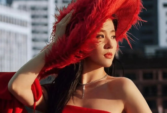 刘亦菲不愧是“顶级美貌”！全身大红色，美的如烈焰玫瑰让人惊艳