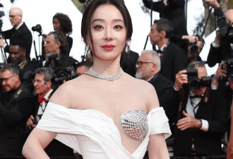 袁姗姗戛纳红毯生图大变样，周也显老神似李冰冰