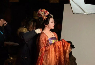56岁逆风翻盘，她怎么从全网群嘲变成了大家的天才女友？