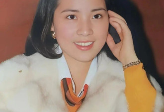 林凤娇年轻时有多美？看她和10岁儿子合影，才懂成龙为啥一见钟情