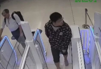 暴踢闸门骂关员 中国男大闹曼谷机场遭终身禁入境