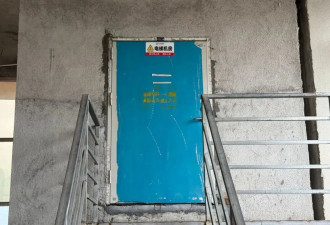 广西一大楼遭雷击，电光直贯楼顶.....