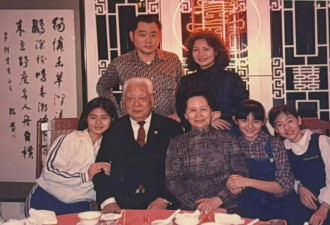 小S晒出徐家全家福照片 称自己不只爱大S也崇拜她