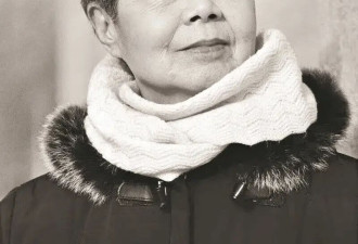 央视第一女主持人，丈夫去世后改嫁初恋，临终前直言愧对儿子